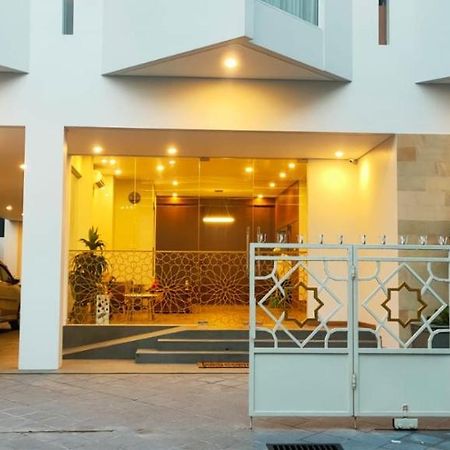 Ayman Syariah Hotel Surabaya Kültér fotó